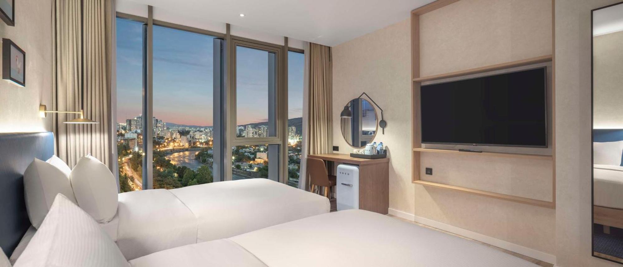 Hilton Garden Inn Tbilisi Riverview Buitenkant foto